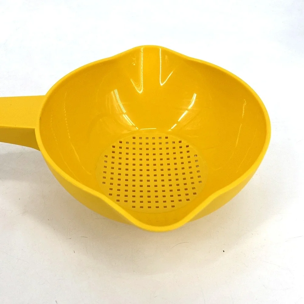 Tupperware set yellow